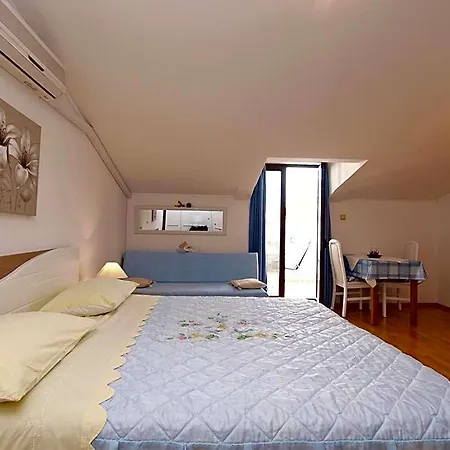 Hotel 1048 4*