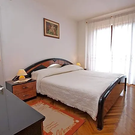 1048 Rovigno